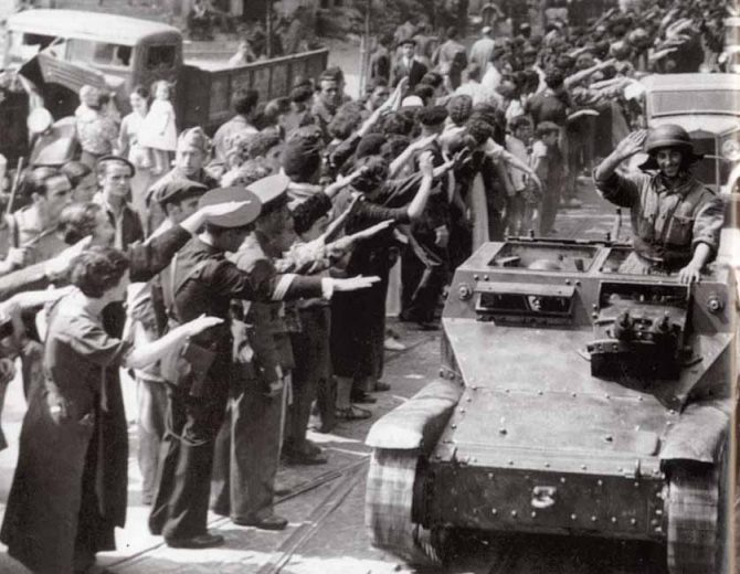 Las tropas nacionales son aclamadas en Santander.