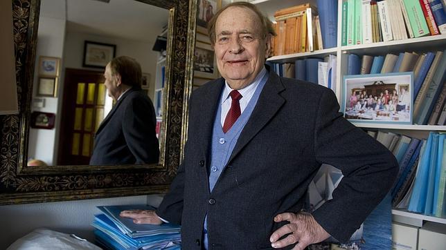 Ramón Tamames: «Muchos dirigentes del PSOE de ahora llevaron la camisa azul»